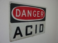 sign that says: danger acid
